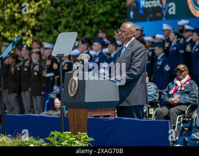 Colleville-sur-Mer, Frankreich. Juni 2024. U. Der US-Verteidigungsminister Lloyd Austin hält während des 80. Jahrestages des 2. Weltkriegs am 6. Juni 2024 auf dem amerikanischen Friedhof der Normandie in Colleville-sur-Mer, Frankreich. Quelle: 1. Lieutenant Katherine Sibilla/US Army Photo/Alamy Live News Stockfoto