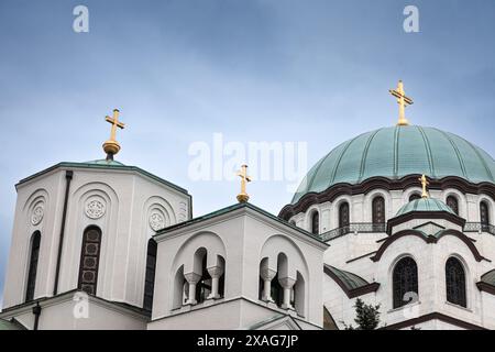 Bild des belgrader Katharertempels von St. Sava, von außen gesehen. Die Kirche St. Sava, oder Hram Svetog Save, ist ein serbisch-orthodoxer chur Stockfoto