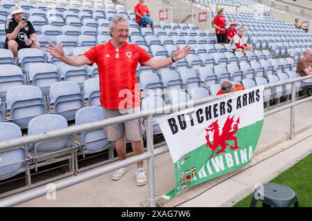 ALGARVE, PORTUGAL - 6. JUNI 2024: Walisische Fans beim internationalen Freundschaftsspiel zwischen Gibraltar und Cymru im Estadio Algarve in Portugal am 6. Juni. (Bild von John Smith/FAW) Stockfoto