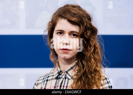 Berlin, Deutschland. Juni 2024. Luise Aschenbrenner, Schauspielerin, kommt zur Bertelsmann-Partei in die Bertelsmann-Repräsentanz. Quelle: Christoph Soeder/dpa/Alamy Live News Stockfoto