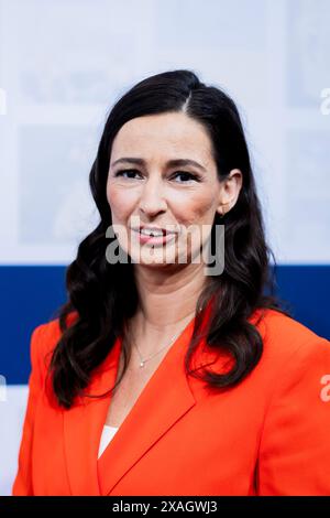 Berlin, Deutschland. Juni 2024. Pinar Atalay, Moderator, kommt zur Bertelsmann-Partei in der Bertelsmann-Repräsentanz. Quelle: Christoph Soeder/dpa/Alamy Live News Stockfoto