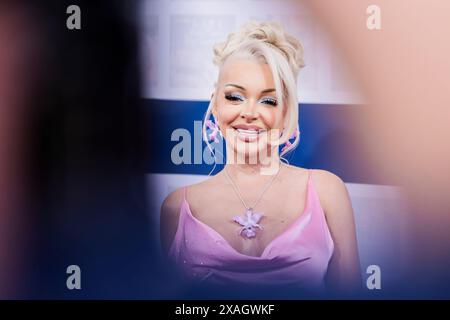 Berlin, Deutschland. Juni 2024. Katja Krasavice, Entertainerin, kommt zur Bertelsmann Party in der Bertelsmann Repräsentanz. Quelle: Christoph Soeder/dpa/Alamy Live News Stockfoto