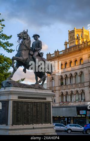 Skulptur von Sergeant James Rogers VC, der einen britischen Soldaten rettet, Ballarat Boer war Memorial, Queen Victoria Square, Ballarat Stockfoto