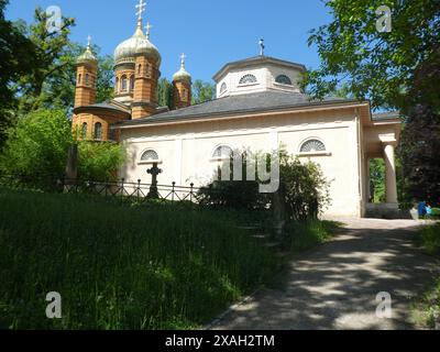 Fürstengruft mit der russisch-orthodoxen Kapelle die von 1823 bis 1828 erbaute Fürstengruft auf dem Historischen Friedhof. Grablege des Hauses Sachsen-Weimar und Eisenach. Seit 1832 auch mit den Särgen von Goethe und Schiller *** Fürstengruft mit der russisch-orthodoxen Kapelle die Fürstengruft auf dem historischen Friedhof, erbaut zwischen 1823 und 1828, Grabstätte des Hauses Sachsen Weimar und Eisenach seit 1832 auch mit den Särgen Goethe und Schiller Copyright: xStopperx/xEibner-Pressefotox EP asr Stockfoto