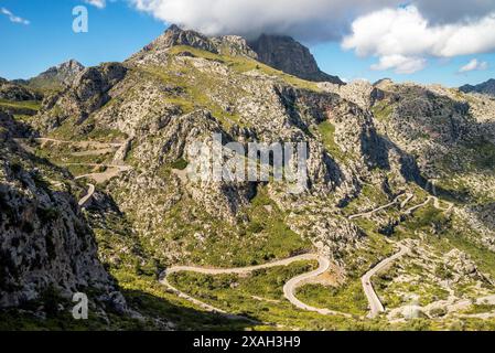 Die spektakuläre Sa Calobra-Straße innerhalb der höchsten Gipfel des Tramontana-Berges an der Westküste Mallorcas, den Balearen, Spanien Stockfoto