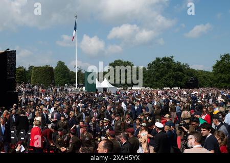 Colleville Sur Mer, Frankreich. Juni 2024. Die Gedenkfeier auf dem amerikanischen Friedhof in der Normandie feiert den 80. Jahrestag der Landungen entlang der normannischen Küste während des Zweiten Weltkriegs. Donnerstag, 6. Juni 2024, Colleville-sur-mer, Normandie. Foto: Jeanne Accorsini/Pool/ABACAPRESS. COM Credit: Abaca Press/Alamy Live News Stockfoto