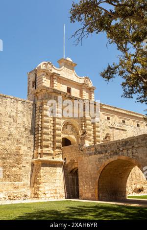 Eingang Steinbrücke und Tor zur befestigten mittelalterlichen Stadt Mdina genannt stille Stadt in der nördlichen Region von Malta. Stockfoto