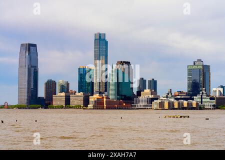 Blick auf Jersey City und Hudson River, New York, USA. Stockfoto