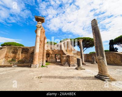 Die Thermen des Forums (Terme del Foro), erbaut um 160 n. Chr. von Marcus Gavius Maximus, Prätorianerpräfekt von Antoninus Pius - Archäologischer Park von Ostia antica, Rom, Italien Stockfoto