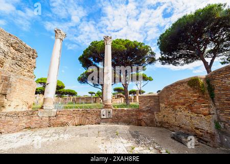 Die Thermen des Forums (Terme del Foro), erbaut um 160 n. Chr. von Marcus Gavius Maximus, Prätorianerpräfekt von Antoninus Pius - Archäologischer Park von Ostia antica, Rom, Italien Stockfoto
