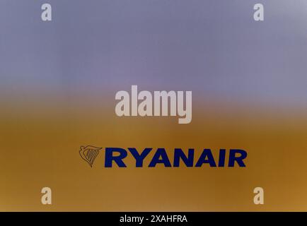 Rimini, Italien, 7. Juni 2024 – Ryanair-Logo auf der Innenseite von Flugzeugen Stockfoto