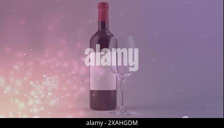 Bild von Lichtern über einer Flasche Rotwein auf violettem Hintergrund Stockfoto