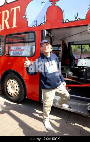 Otto Waalkes bei der Einweihung des Ottifanten-Doppeldeckerbusses an den Landungsbrücken. Hamburg, 06.06.2024 *** Otto Waalkes bei der Einweihung des Ottifanten Doppeldeckerbusses auf den Landungsbrücken Hamburg, 06 06 2024 Foto:xgbrcix/xFuturexImagex otto 4601 Stockfoto