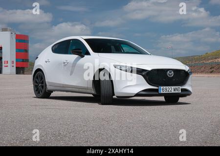 Los Arcos, Spanien-25. Mai 2024: Mazda 3, vierte Generation (BP), Fließheck Stockfoto