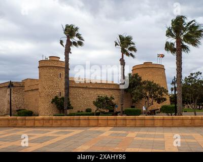 Mittelalterliche Mauern der Burg santa ana in Roquetas de Mar, Almería Stockfoto