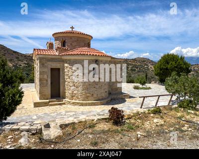 Kleine Kirchenkapelle im byzantinischen Stil auf dem Gelände der UNESCO-Stätte Orthodox Griechisch Orthodox Kloster Moni Odigitria Stockfoto