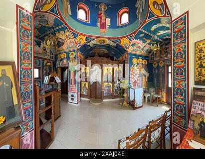 Innenraum der kleinen Kirchenkapelle im byzantinischen Stil auf dem Gelände der UNESCO-Stätte Orthodox Griechisch Orthodox Kloster Moni Stockfoto
