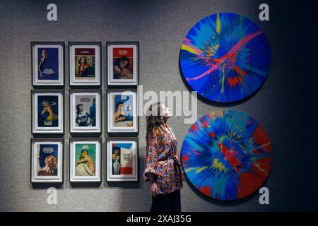 London, Großbritannien 7. Juni 2024 Pulp Fiction Series, £2.500 - £3.500( links) von den Connor Brothers und Damien Hirst (Britin, geb. 1965) Beautiful, Too Noble, überaus zweideutig, fast Veridical, vage, aber brillante Vapormalerei, von den wunderschönen Gemälden £8.000 - £000Beautiful (Top), und recht harmonische Vapor-Malerei, von den wunderschönen Gemälden £8.000 - £12.000 ( Cult Artists the Connor Brothers haben sich mit Bonhams zusammengetan, um alles andere als gewöhnliche zu präsentieren, eine Auktion, die alles außergewöhnliche am 12. Juni in der Bonhams New Bond Street, London, feiert. Ein Teil der Auktion wird h sein Stockfoto