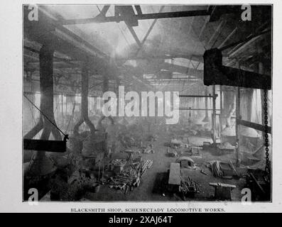 SCHMIEDE, LOKOMOTIVENWERK SCHENECTADY. Aus dem Artikel ENGLISH AND AMERICAN LOKOMOTIVE BUILDING Part II von Charles Rous-Marten. Aus dem Engineering Magazine widmet sich Industrial Progress Band XVII 1899 The Engineering Magazine Co Stockfoto