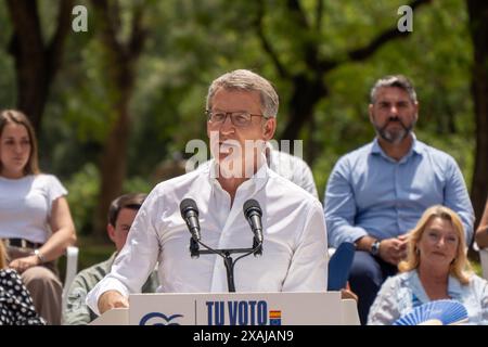 Barcelona, Spanien. Juni 2024. Alberto Núñez Feijoo schließt die Europawahlen in Barcelona ab und fordert Stimmen für die Europäische Volkspartei als einzigen Garanten für Stabilität und wirtschaftlichen Fortschritt in Europa. Alberto Núñez Feijoo cierra la Campaña de las elecciones europeas en Barcelona, reclamando el voto para el Partido Popular Europeo como el único garante de la estabilidad y el progreso económico en Europa. News Politics -Barcelona, Spanien freitag, 7. juni 2024 (Foto: Eric Renom/LaPresse) Credit: LaPresse/Alamy Live News Stockfoto