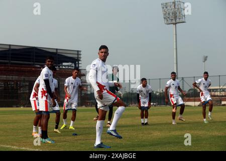 Bangladeschischer Mittelfeldspieler Jamal Bhuyan (M) während des Trainings in der Bashundhara Kings Arena vor dem zweiten Legspiel der FIFA World C Stockfoto