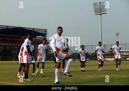 Bangladeschischer Mittelfeldspieler Jamal Bhuyan (M) während des Trainings in der Bashundhara Kings Arena vor dem zweiten Legspiel der FIFA World C Stockfoto