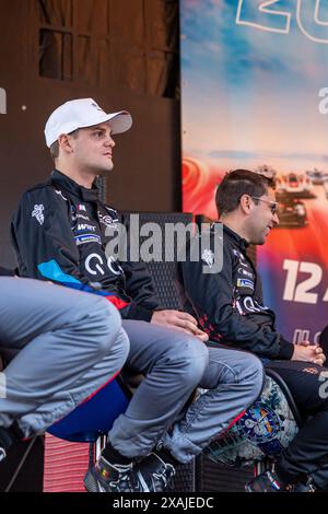 Le Mans, Frankreich. Juni 07 2024 #15 BMW M Team WRT (BEL) BMW M Hybrid V8 (HY) - Dries Vanthoor (BEL) während der 92. Ausgabe der 24 Stunden von Le Mans, 4. Runde der FIA WEC World Endurance Championship 2024, Technische und administrative Inspektion (Pésage/Scrutineering), Place de la République, Juni 2024 in Le Mans, Frankreich. Stockfoto