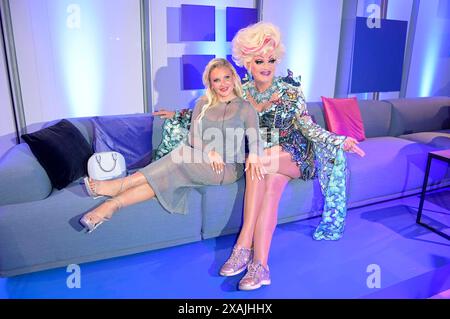 Evelyn Burdecki und Olivia Jones bei der Bertelsmann Party 2024 in der Bertelsmann Repräsentanz unter den Linden. Berlin, 06.06.2024 *** Evelyn Burdecki und Olivia Jones bei der Bertelsmann Party 2024 in der Bertelsmann Repräsentanz unter den Linden Berlin, 06 06 2024 Foto:XF.xKernx/xFuturexImagex bertelsmann 4912 Stockfoto