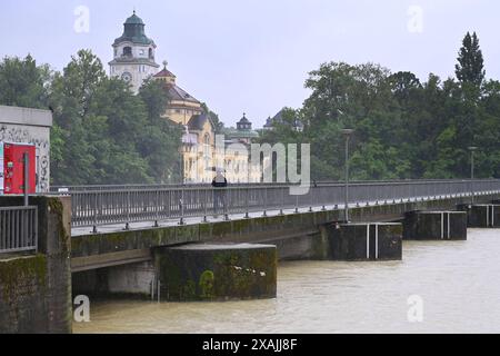 Themenfoto Hochwasser an der Isar in München am 03.06.2024. *** Themenfotoflut an der Isar in München am 03 06 2024 Stockfoto