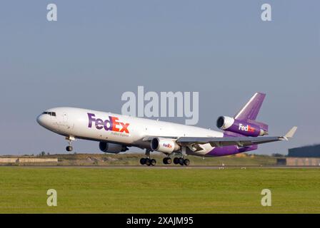 N589FE Federal Express McDonnell Douglas MD-11F startet am 23. Juli 2008 von London Stansted. Stockfoto