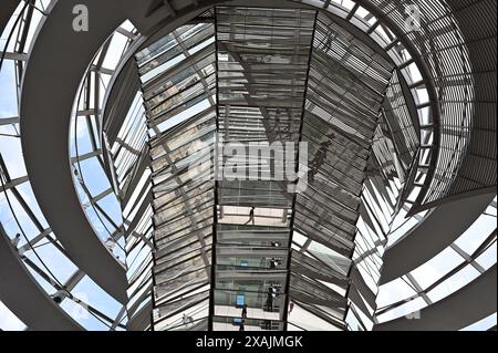 Berlin, Deutschland. Juni 2024. Reichstagskuppel im Bundestag. Quelle: Sabina Crisan/dpa/Alamy Live News Stockfoto