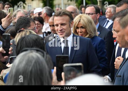 Bayeux, Frankreich. Juni 2024. Emmanuel und Brigitte Macron bei einer Zeremonie zum Gedenken an die Befreiung Bayeux im Rahmen der Zeremonien zum 80. Jahrestag der Landung der Alliierten in der Normandie in Bayeux im Nordwesten Frankreichs am 7. Juni 2024. Foto: Jacques Witt/Pool/ABACAPRESS. COM Credit: Abaca Press/Alamy Live News Stockfoto