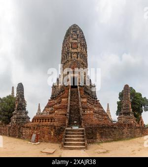 Ein Bild vom zentralen Prang des Tempels Wat Chaiwatthanaram. Stockfoto