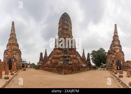 Ein Bild vom zentralen Prang des Tempels Wat Chaiwatthanaram. Stockfoto