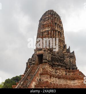 Ein Bild vom zentralen Prang des Tempels Wat Chaiwatthanaram. Stockfoto