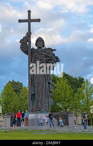 Moskau, Russland - 07. Juli 2018: Denkmal für den Heiligen Prinzen Wladimir dem Großen auf dem Borowitskaja-Platz in Moskau in der Nähe des Kreml, Russland. Stockfoto