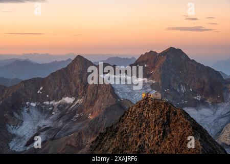 Ridnaun, Provinz Bozen, Südtirol, Italien. Sonnenaufgang im Becherhaus Stockfoto