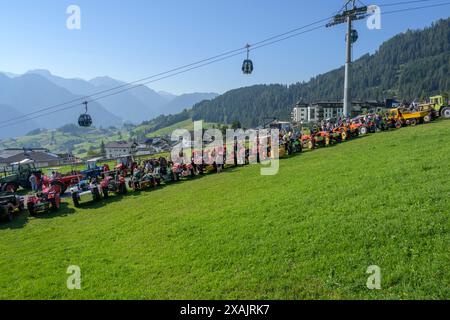 Österreich, Serfaus, Ausstellung mit Traktoren. Stockfoto