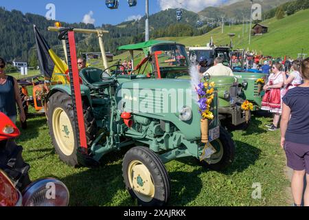 Österreich, Serfaus, Ausstellung mit Traktoren. Stockfoto