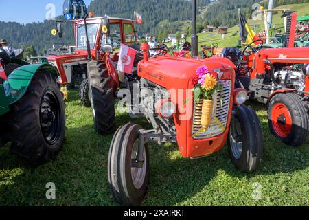 Österreich, Serfaus, Ausstellung mit Traktoren. Stockfoto