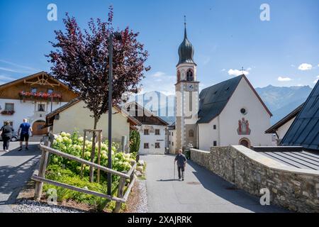 Österreich, Serfaus-Fiss-Ladis, Fiss Pfarrkirche St. Johannes des Täufers und St. Sebastian. Stockfoto