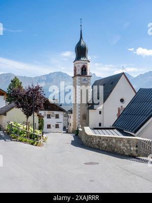 Österreich, Serfaus-Fiss-Ladis, Fiss Pfarrkirche St. Johannes des Täufers und St. Sebastian. Stockfoto