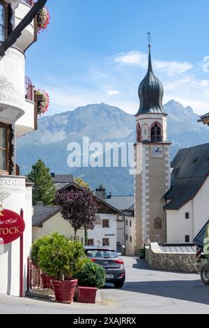 Österreich, Serfaus-Fiss-Ladis, Fiss Pfarrkirche St. Johannes des Täufers und St. Sebastian. Stockfoto