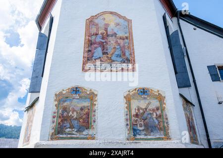 Österreich, Serfaus-Fiss-Ladis, Fiss Pfarrkirche St. Johannes des Täufers und St. Sebastian. Stockfoto