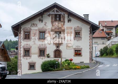 Österreich, Ladis, gemaltes Haus. Stockfoto