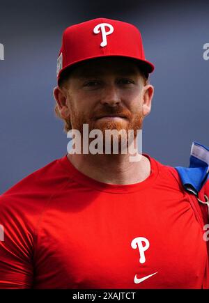 Die KORREKTE BESCHRIFTUNG UNTER Philadelphia Phillies' SPENCER TURNBULL wärmt sich während eines Workout-Tages vor dem Spiel der MLB London Series im London Stadium auf. Bilddatum: Freitag, 7. Juni 2024. Stockfoto