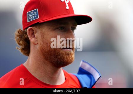 Die KORREKTE BESCHRIFTUNG UNTER Philadelphia Phillies' SPENCER TURNBULL wärmt sich während eines Workout-Tages vor dem Spiel der MLB London Series im London Stadium auf. Bilddatum: Freitag, 7. Juni 2024. Stockfoto