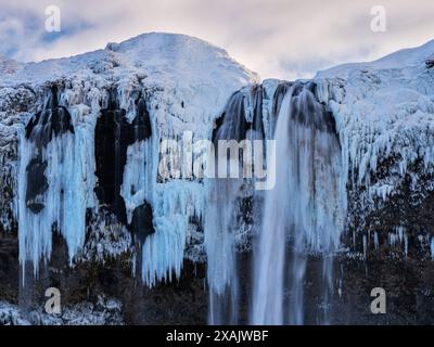 Seljalandsfoss, egal zu welcher Jahreszeit, es ist immer ein lohnender Halt, Sudurland, Island Stockfoto