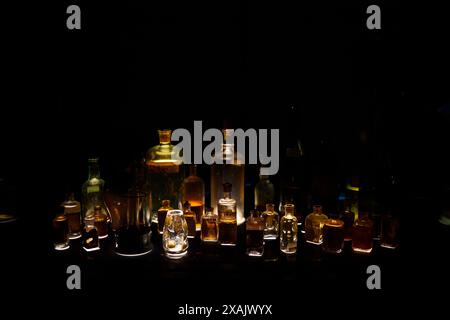 Istanbul, Türkei - 16. April 2024: Innenraum des Dolmabahce-Palastes Stockfoto