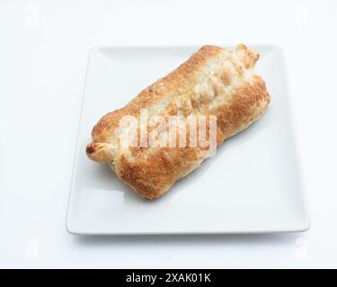 Apfelkuchen auf weißem Hintergrund. Stockfoto